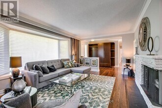 256 Eastcourt Rd in Oakville, ON - Building Photo - Building Photo