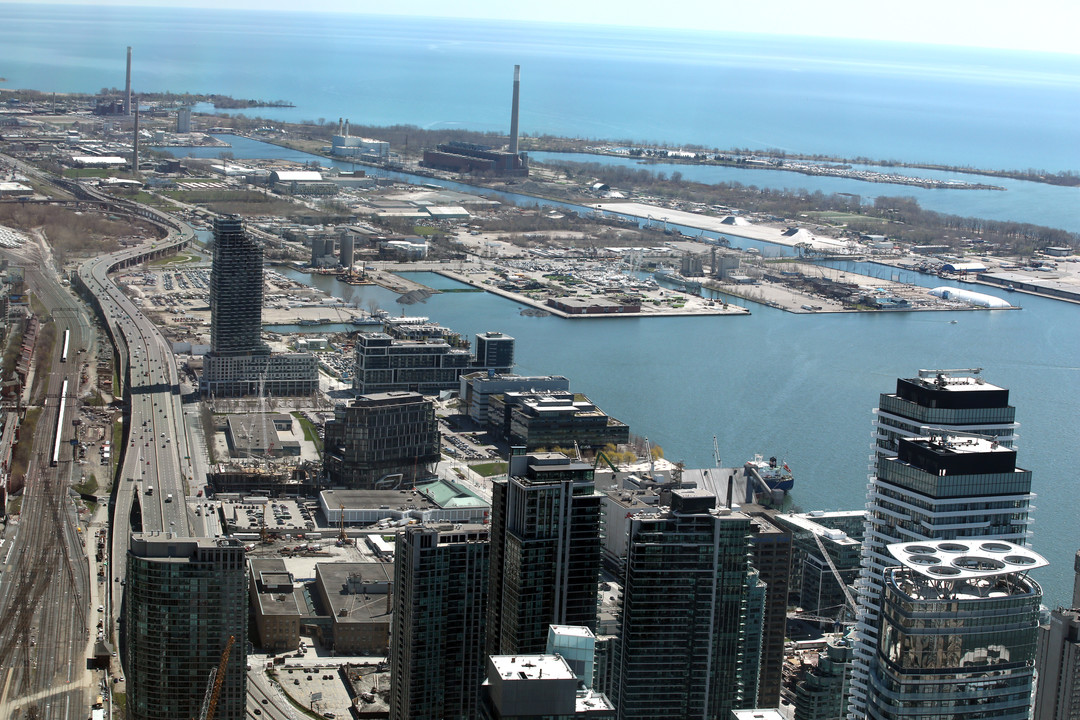 18 Yonge St in Toronto, ON - Building Photo