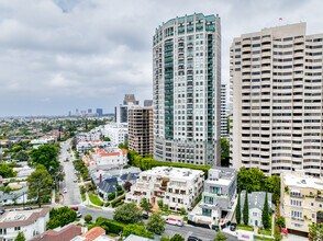 Ashton Villas in Los Angeles, CA - Building Photo - Building Photo