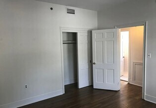 3039 M St NW, Unit Apartment 2 in Washington, DC - Building Photo - Building Photo