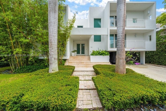 755 Allendale Rd in Key Biscayne, FL - Building Photo - Building Photo