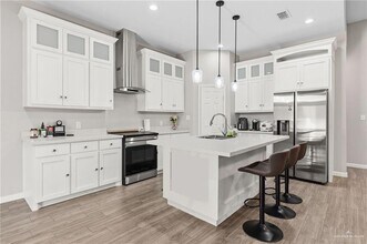 15 Providence Ave in McAllen, TX - Building Photo - Building Photo