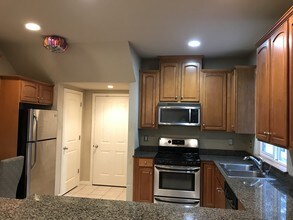 1409 NE 166th Ct in Shoreline, WA - Building Photo - Building Photo