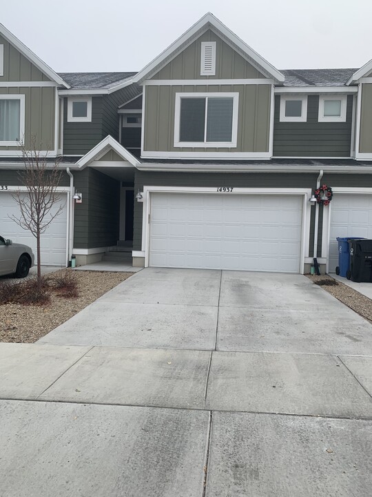 14937 S Messi St in Herriman, UT - Foto de edificio