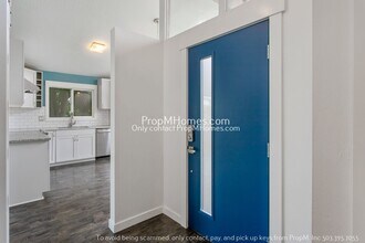 505 E Gloucester St in Gladstone, OR - Foto de edificio - Building Photo