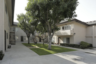 Clark Manor in Downey, CA - Building Photo - Building Photo