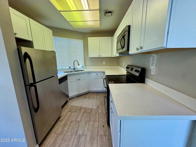 930 N Mesa Dr in Mesa, AZ - Building Photo - Building Photo