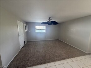 18540 Tampa Rd in Ft. Myers, FL - Building Photo - Building Photo