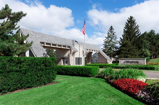 Aldingbrooke Apartments in West Bloomfield, MI - Building Photo - Building Photo