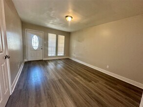 9834 Denning Dr in Houston, TX - Building Photo - Building Photo