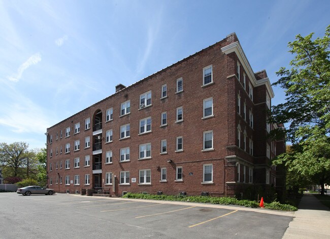 Chatham Court Apartments in Springfield, MA - Building Photo - Building Photo