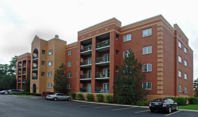 Miramonte Pointe in Palatine, IL - Building Photo - Building Photo