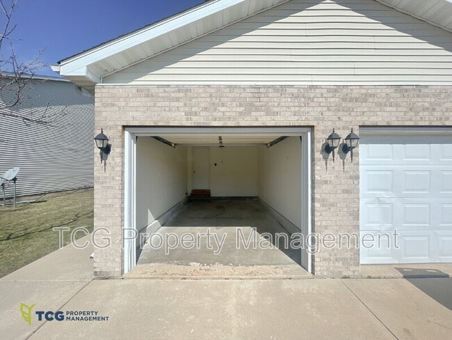 1407 Adams St in Ottawa, IL - Building Photo - Building Photo