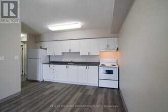 274 Erb St. W in Waterloo, ON - Building Photo - Building Photo