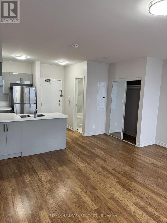 2831 Kingston Rd in Toronto, ON - Building Photo - Building Photo