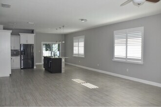 6412 S Adelia Ave in Tampa, FL - Foto de edificio - Building Photo