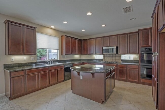 9308 Pascal Way in Elk Grove, CA - Building Photo - Building Photo