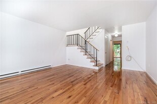 168 Belltown Rd in Stamford, CT - Building Photo