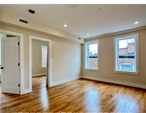 66 N Margin St, Unit 2R in Boston, MA - Building Photo - Building Photo