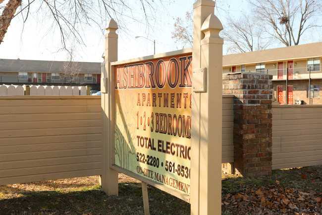 Ashbrook Apartments in Fort Smith, AR - Foto de edificio - Building Photo