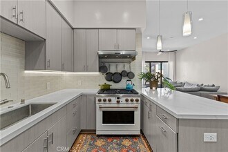 4322 Gentry Ave, Unit 103 in Los Angeles, CA - Building Photo - Building Photo