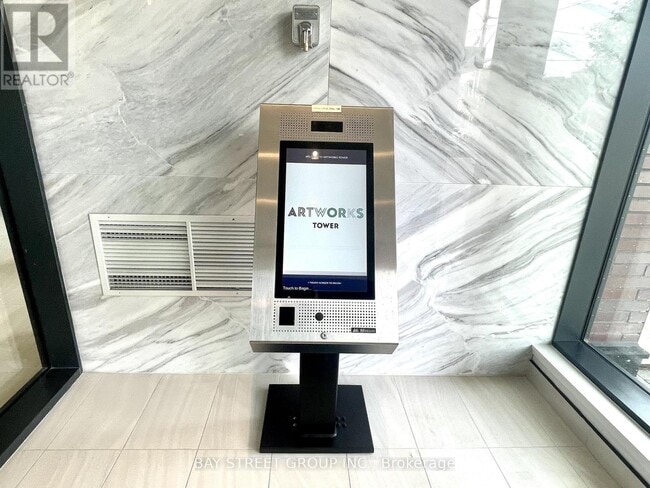 130 River St in Toronto, ON - Building Photo - Building Photo