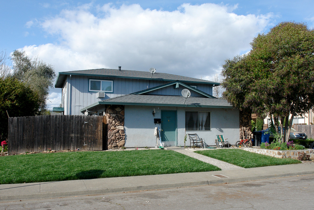 5019 Roma St in Santa Rosa, CA - Building Photo