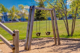 Huntington Court Coachhomes in Edmonton, AB - Building Photo - Building Photo