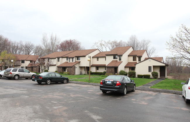 Canal Place in Weatogue, CT - Foto de edificio - Building Photo