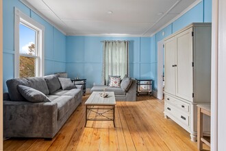 8 Weston St, Unit 2 in Augusta, ME - Building Photo - Building Photo