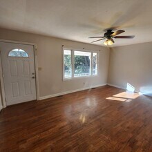 60 Stallings Rd in Taylors, SC - Building Photo - Building Photo