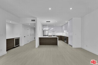 10630 Wilkins Ave in Los Angeles, CA - Building Photo - Building Photo