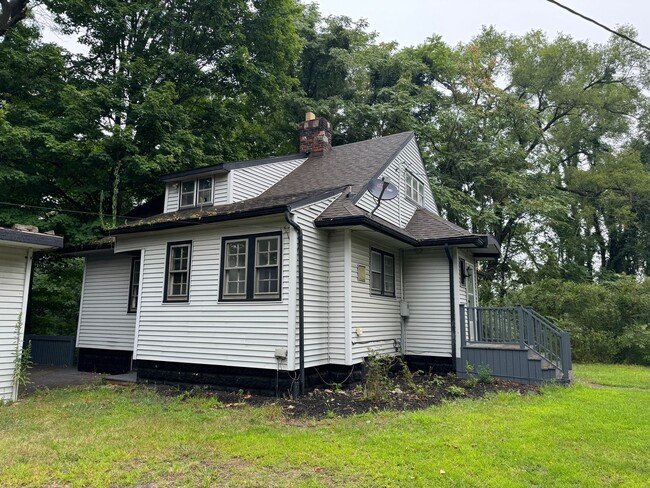 7566 Red Arrow Hwy in Stevensville, MI - Foto de edificio - Building Photo