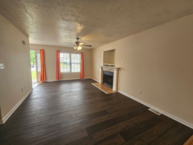 904 Bramblegate Rd in Hope Mills, NC - Building Photo - Building Photo