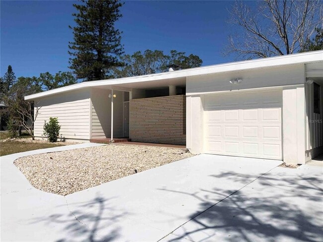 property at 2753 Valencia Dr