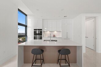 220 Lake Shore Dr in Lake Park, FL - Building Photo - Building Photo