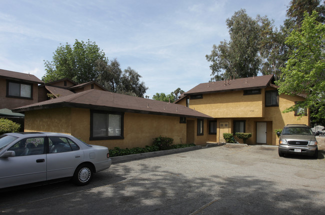 Plum Tree Apartments in Riverside, CA - Building Photo - Building Photo