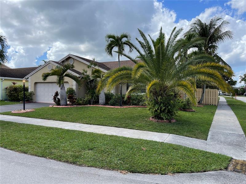 1297 SW 151st Ave in Sunrise, FL - Building Photo