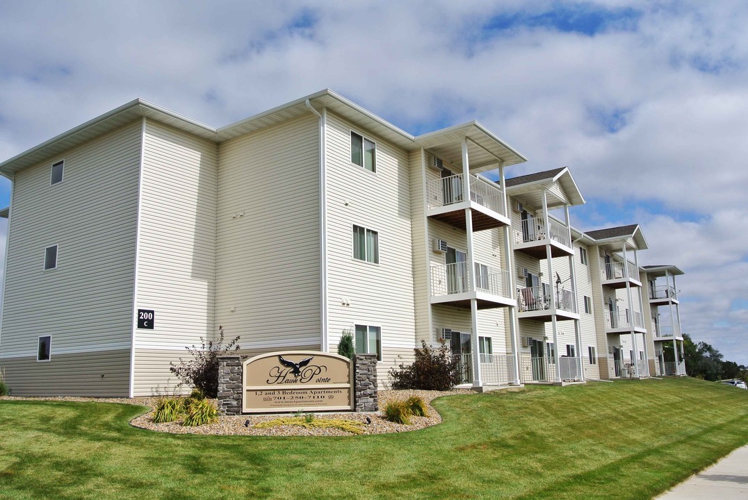 Hawk Pointe Apartments in Bismarck, ND - Building Photo