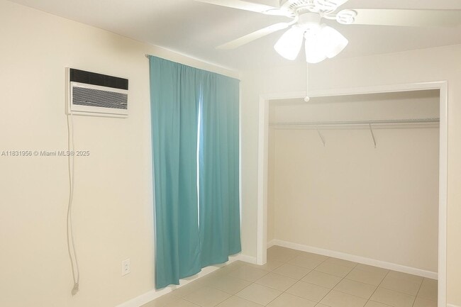 818 SW 28th St in Fort Lauderdale, FL - Foto de edificio - Building Photo