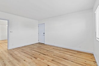 1078 E 7th St, Unit 01 in Long Beach, CA - Foto de edificio - Building Photo