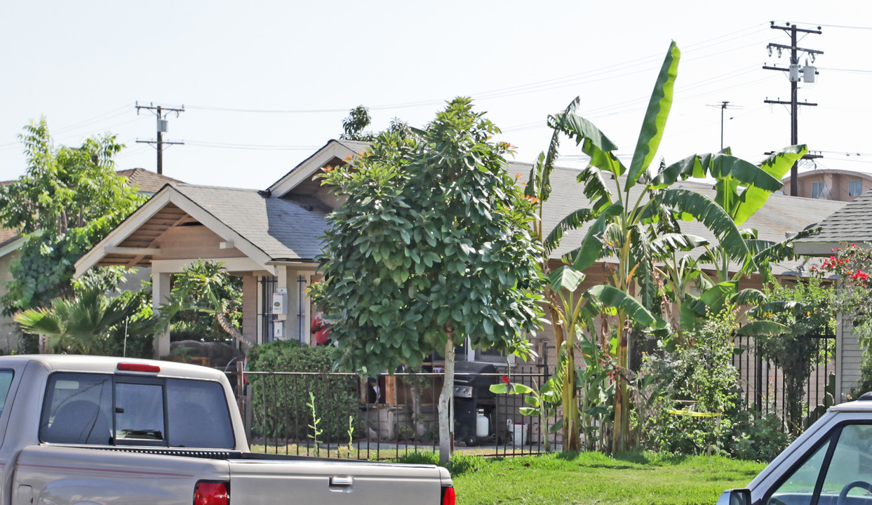 6429 Stafford Ave in Huntington Park, CA - Foto de edificio