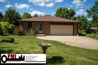 5501 S 68th St in Lincoln, NE - Building Photo - Building Photo