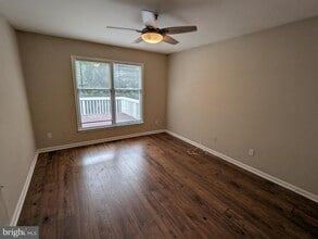 1825 Chester Dr in Chester, MD - Foto de edificio - Building Photo