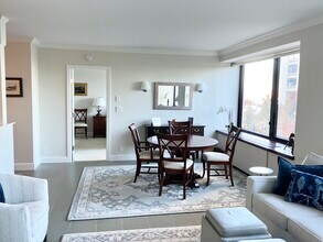 65 E India Row, Unit 4E in Boston, MA - Building Photo - Building Photo