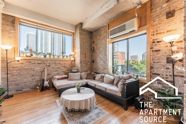 345 N Canal St, Unit 304 in Chicago, IL - Building Photo - Building Photo
