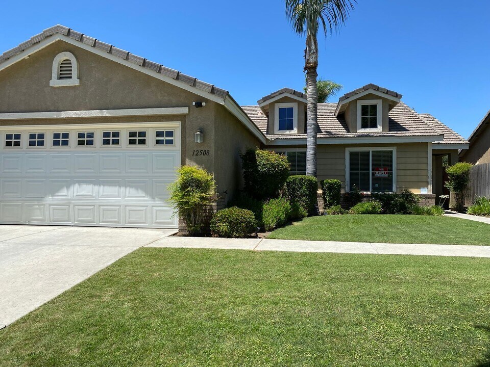 12508 Stonington St in Bakersfield, CA - Building Photo