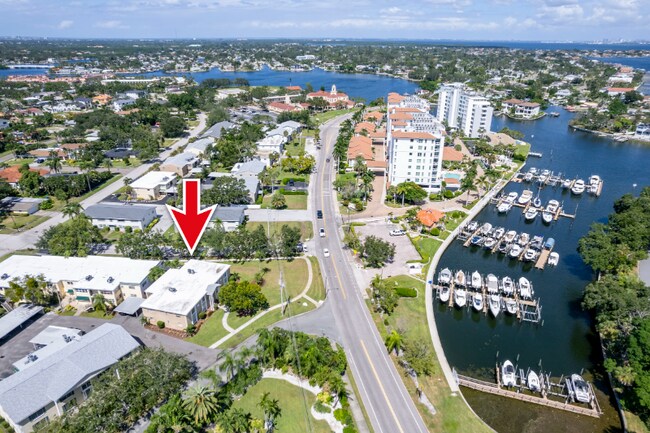 1050 Rafael Blvd NE in St. Petersburg, FL - Building Photo - Building Photo