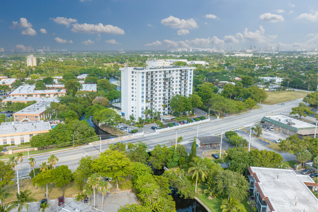 Drake Tower Condominiums in Fort Lauderdale, FL - Building Photo - Building Photo