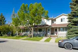 617 19 St SE in High River, AB - Building Photo